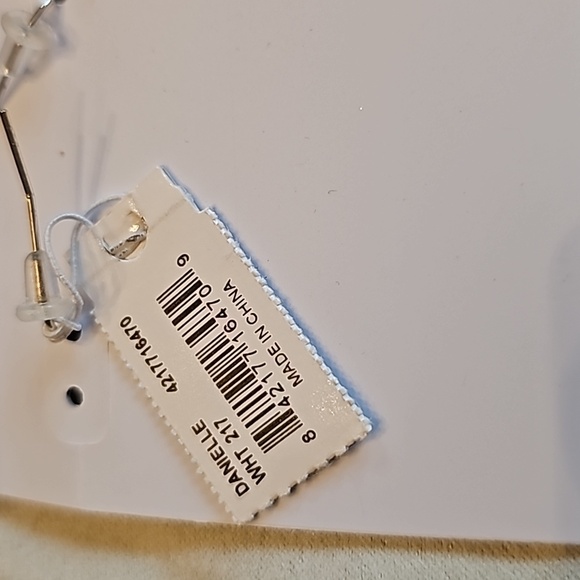 NWT Kendra Scott Danielle White Mother of Pearl Earrings - Picture 3 of 3